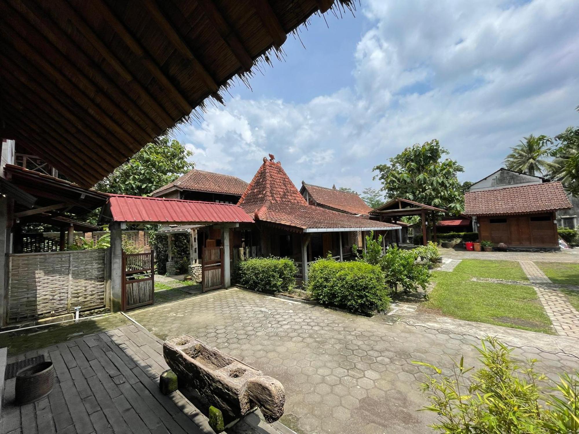 Saka Homestay Boutique & Cafe Магеланг Екстериор снимка
