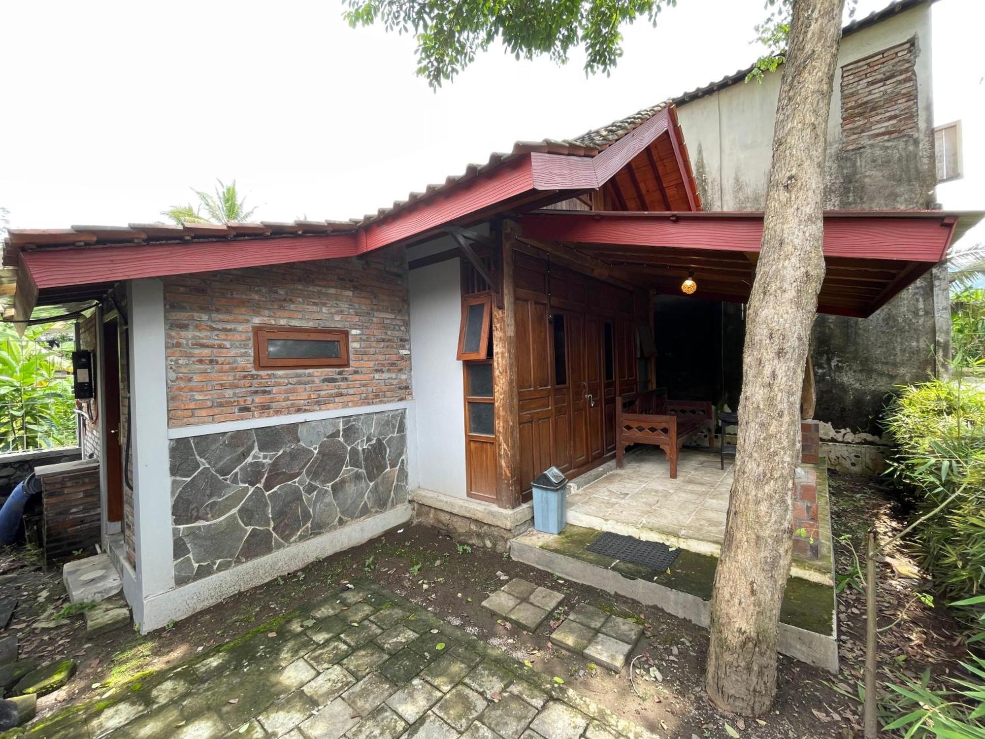 Saka Homestay Boutique & Cafe Магеланг Екстериор снимка