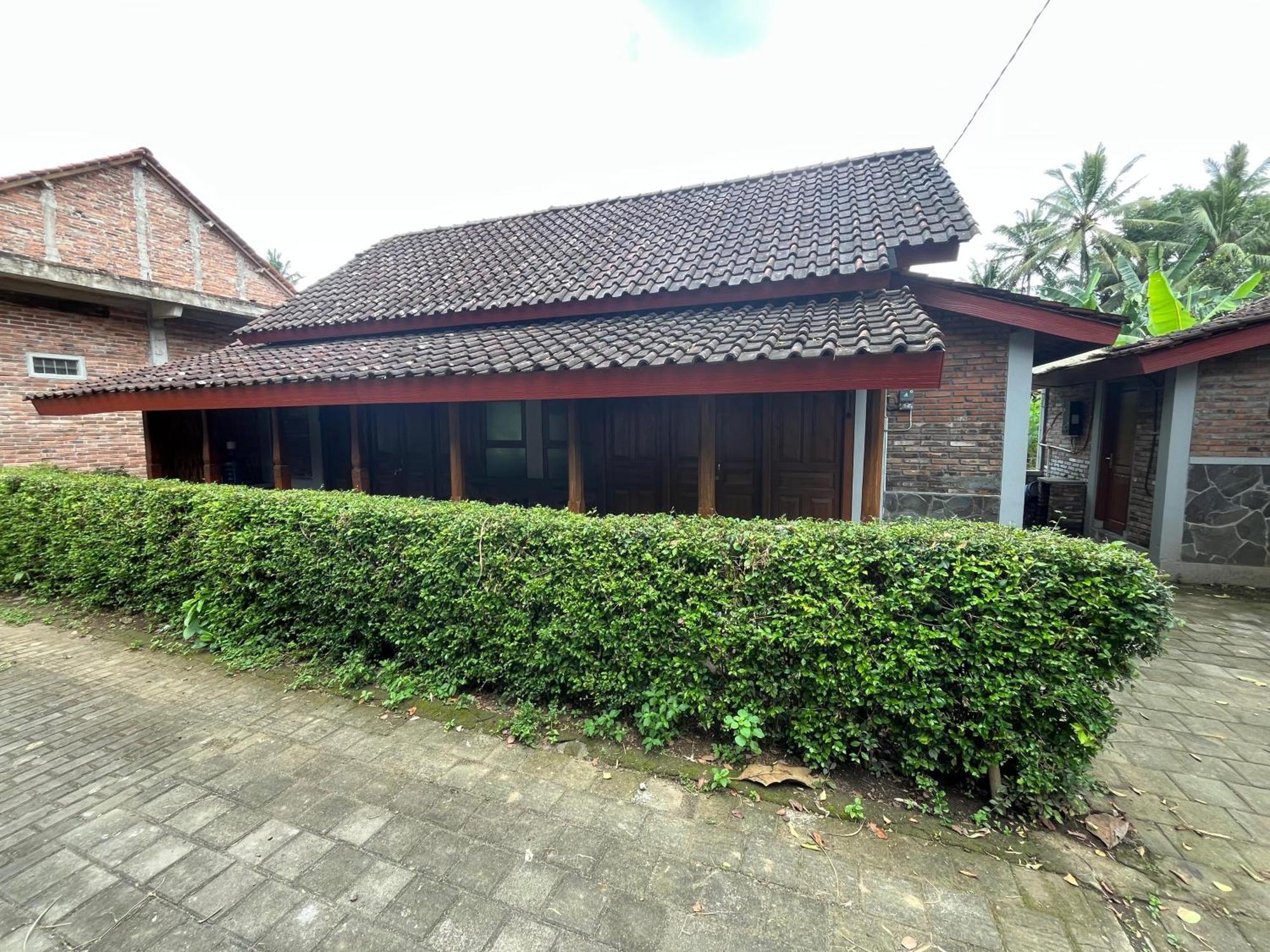 Saka Homestay Boutique & Cafe Магеланг Екстериор снимка