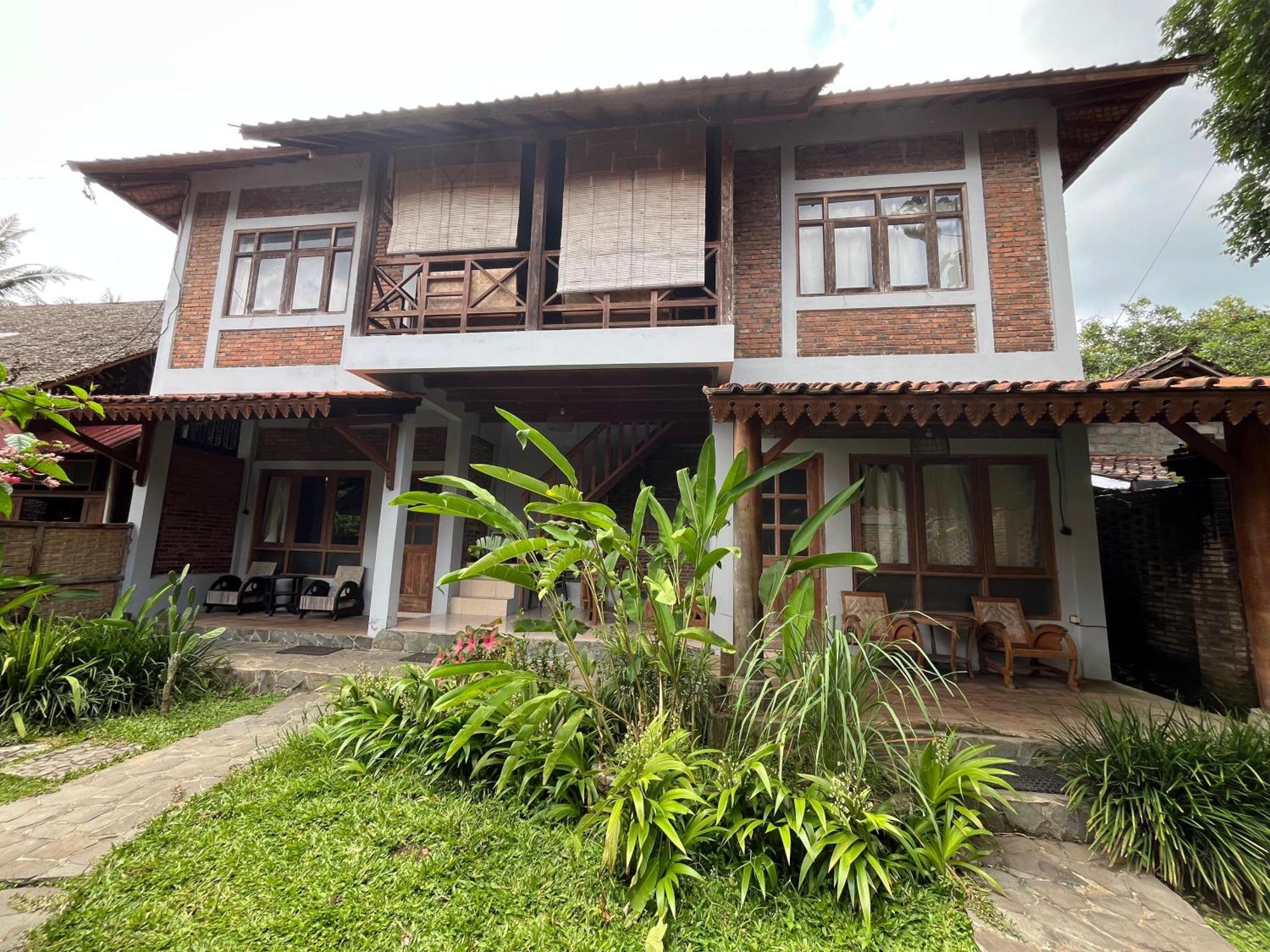 Saka Homestay Boutique & Cafe Магеланг Екстериор снимка