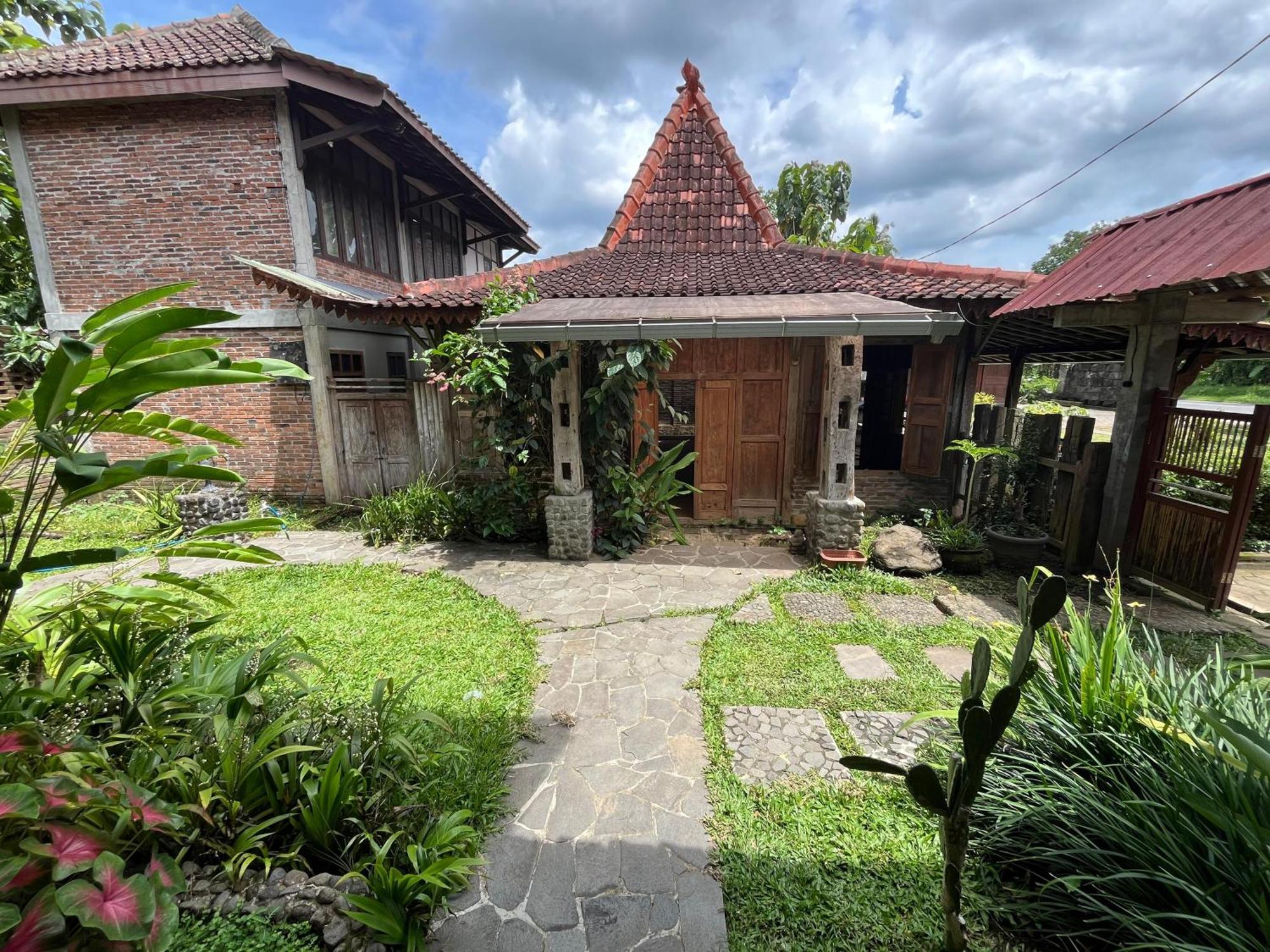 Saka Homestay Boutique & Cafe Магеланг Екстериор снимка